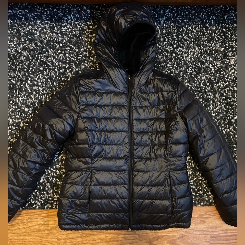 Women’s Small Shiny Puffer Jacket with hood